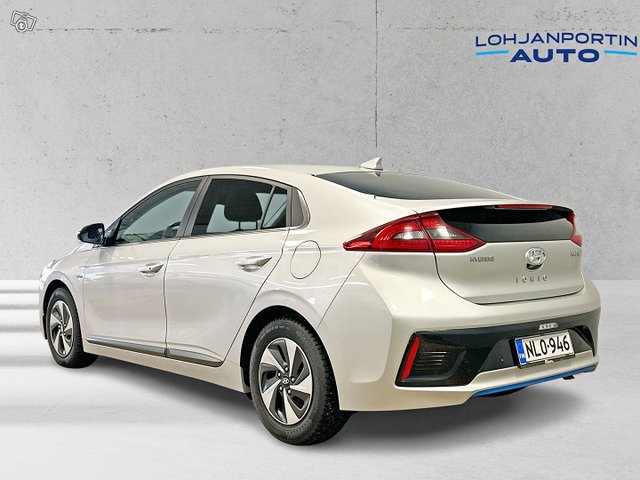 Hyundai IONIQ Hybrid 4