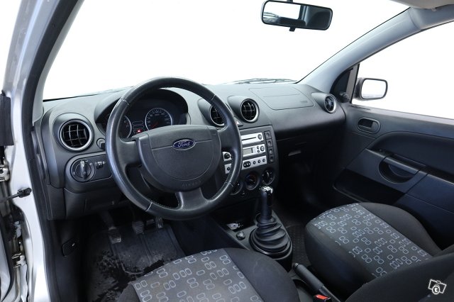 Ford Fiesta 9