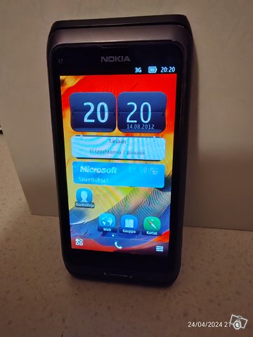 Nokia E7, kuva 1