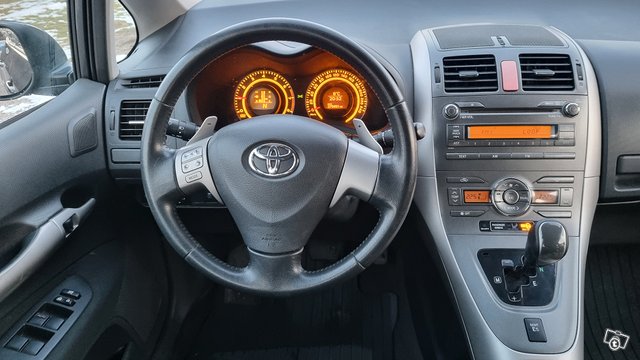 Toyota Auris 18