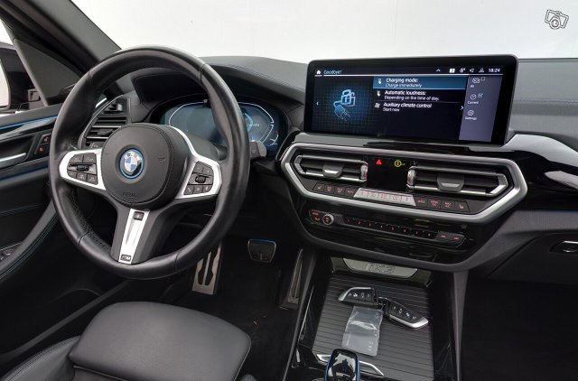 BMW IX3 11