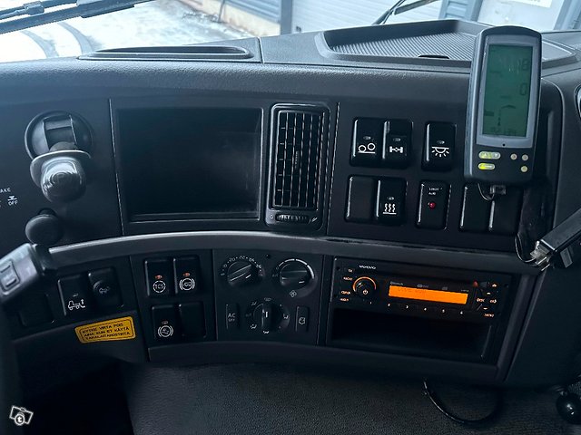 Volvo FM11 6X2 18