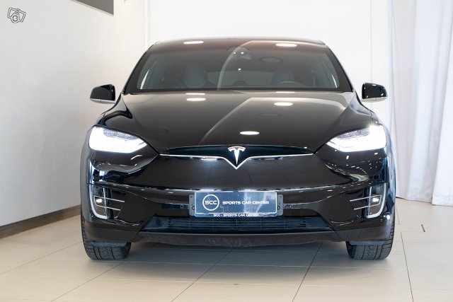 Tesla Model X 3