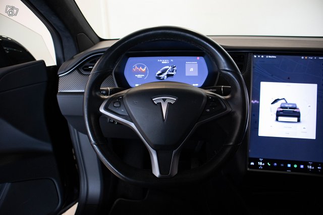 Tesla Model X 7