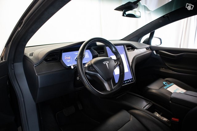 Tesla Model X 9