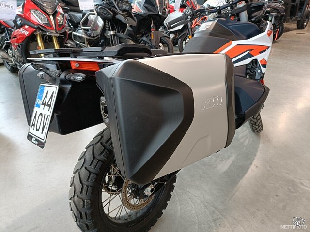 KTM 890 5