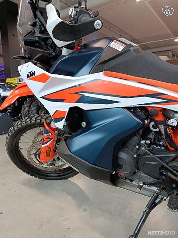 KTM 890 7