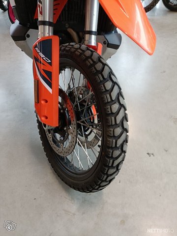 KTM 890 10