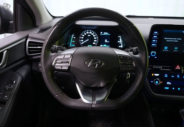 Hyundai Ioniq Hybrid 9