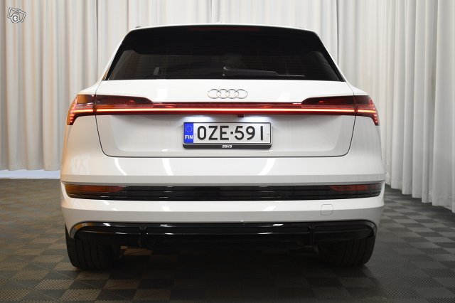 Audi E-tron 7