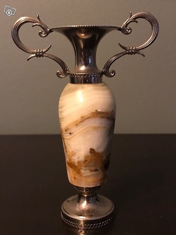 Marmorijalkainen maljakko/kynttilänjalka, kuva 1