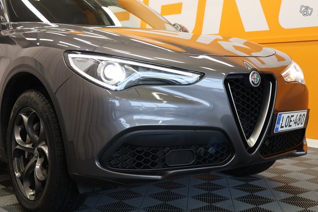 Alfa Romeo Stelvio 4