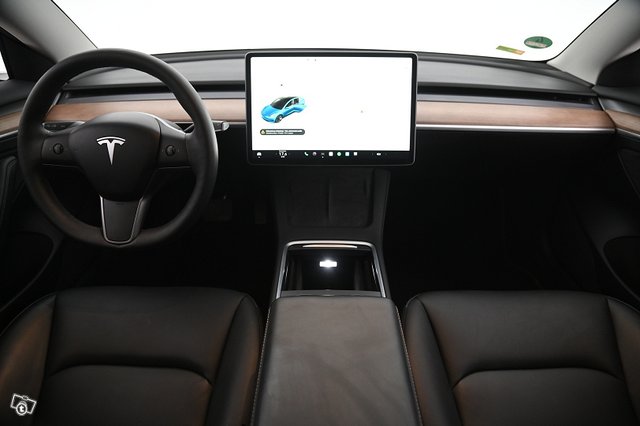 Tesla MODEL 3 18