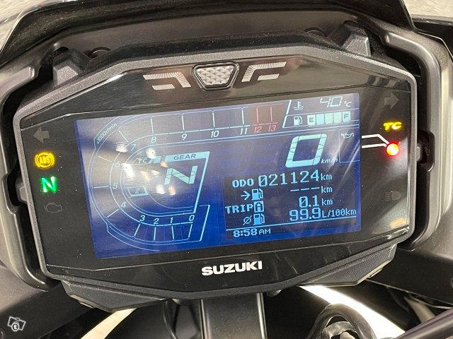 Suzuki GSX-S 17