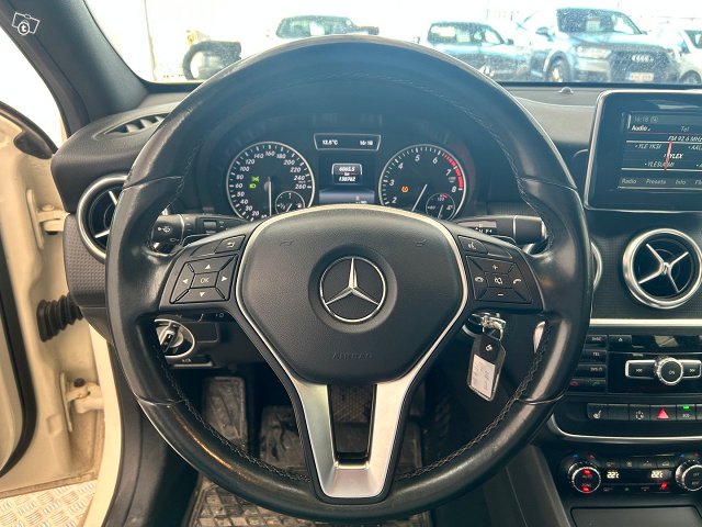 Mercedes-Benz A 8