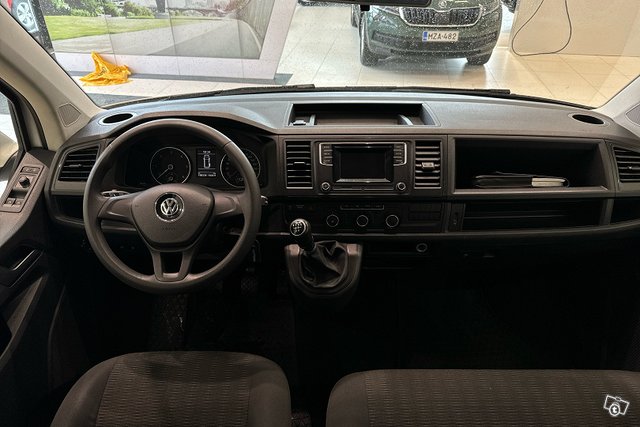 Volkswagen Caravelle 10