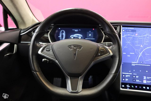 Tesla Model S 3