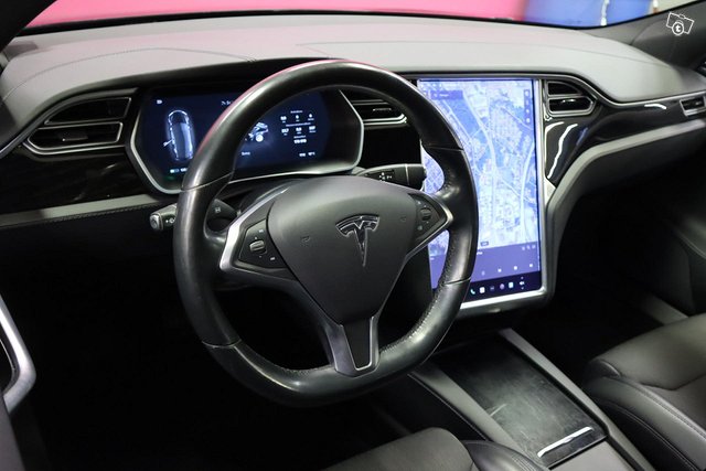 Tesla Model S 4