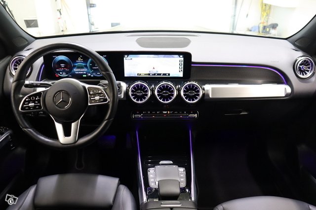 Mercedes-Benz EQB 10
