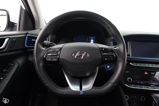 Hyundai Ioniq Hybrid 11