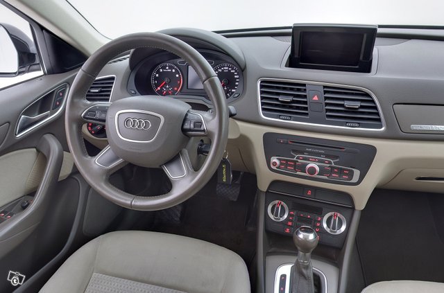 Audi Q3 12