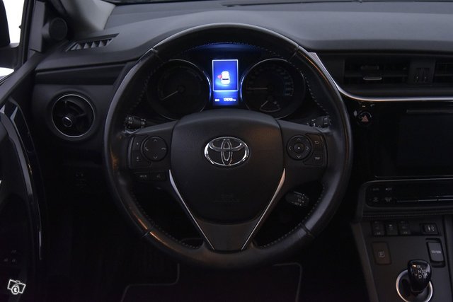 Toyota Auris 25