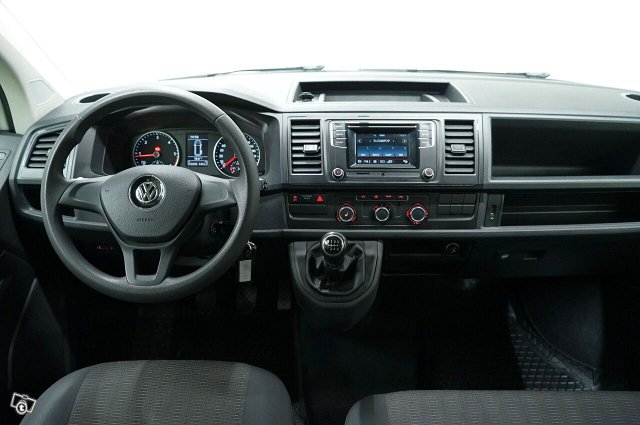 Volkswagen Caravelle 12