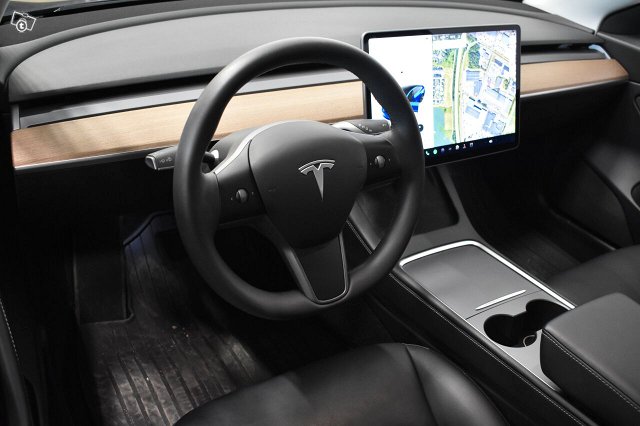 Tesla Model 3 2