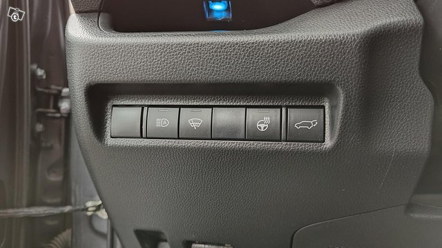 Toyota RAV4 Plug-In 18