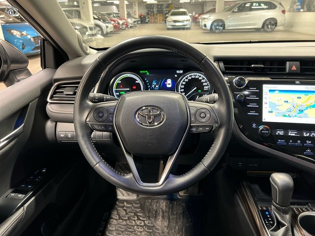 Toyota Camry 14