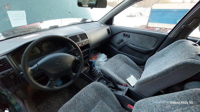 Nissan Almera 5