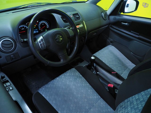 Suzuki SX4 8