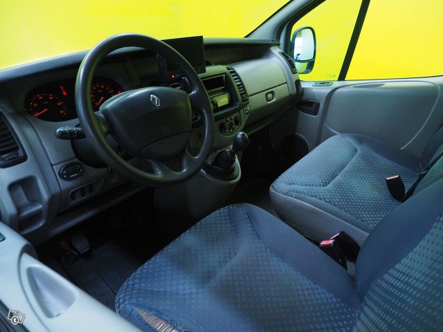 Renault Trafic 8