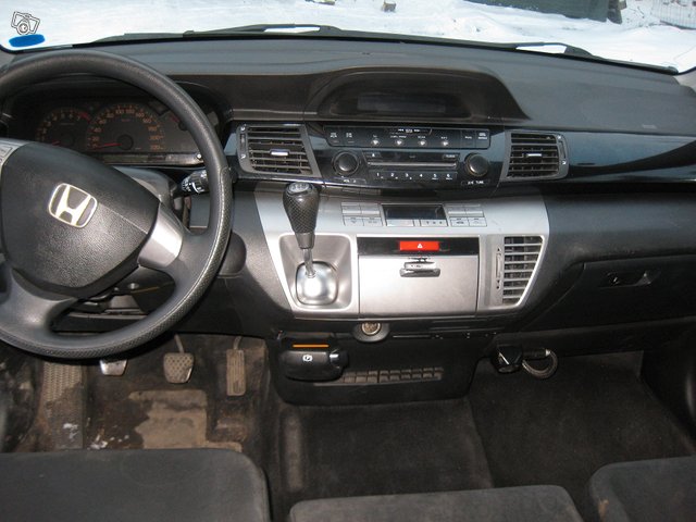 Honda FR-V 10