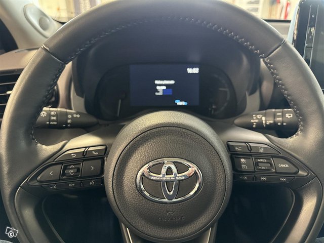 Toyota Yaris Cross 9
