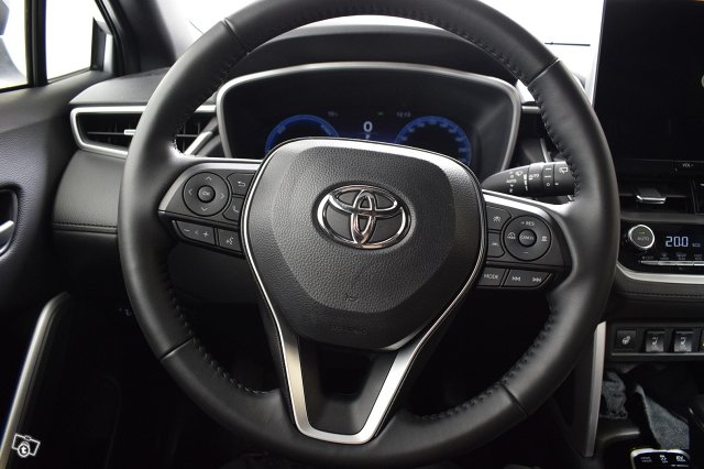 Toyota Corolla Cross 12