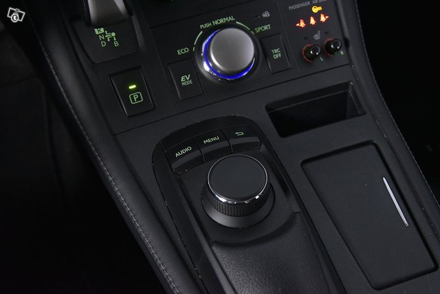 Lexus CT 17