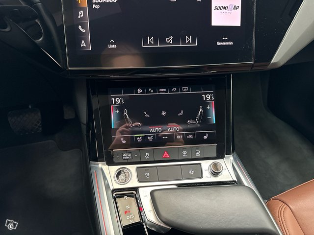 Audi E-tron 20