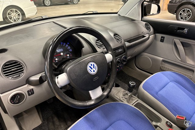Volkswagen New Beetle 6
