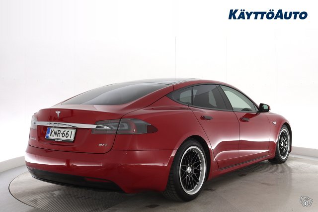 TESLA Model S 4