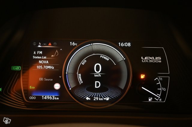 Lexus UX 18