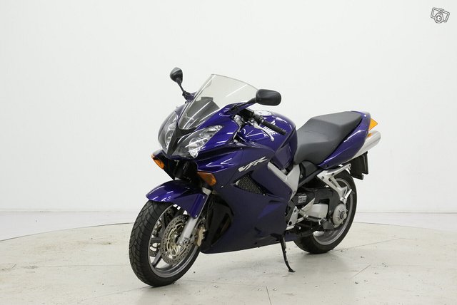 Honda VFR800A 3