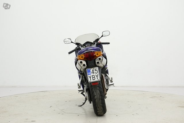 Honda VFR800A 6