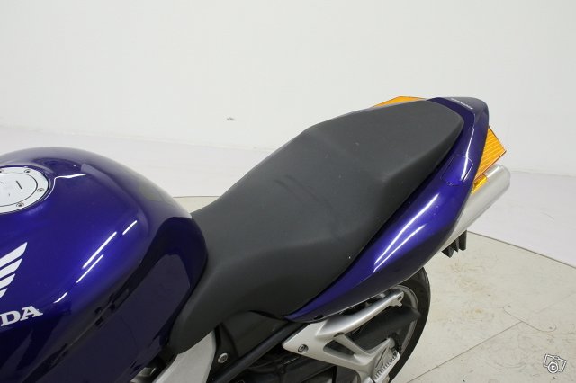 Honda VFR800A 11