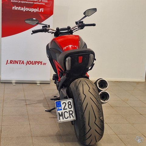 DUCATI DIAVEL CARBON ABS 6