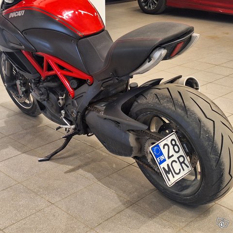 DUCATI DIAVEL CARBON ABS 10