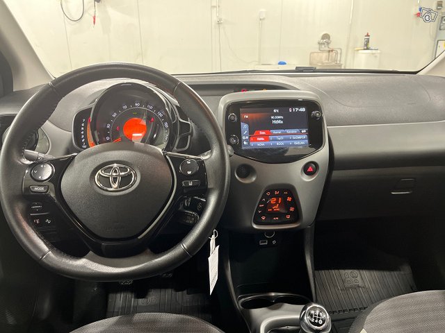 Toyota AYGO 10