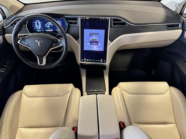Tesla Model X 16