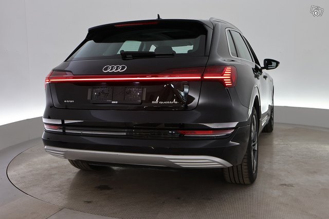 Audi E-tron 10