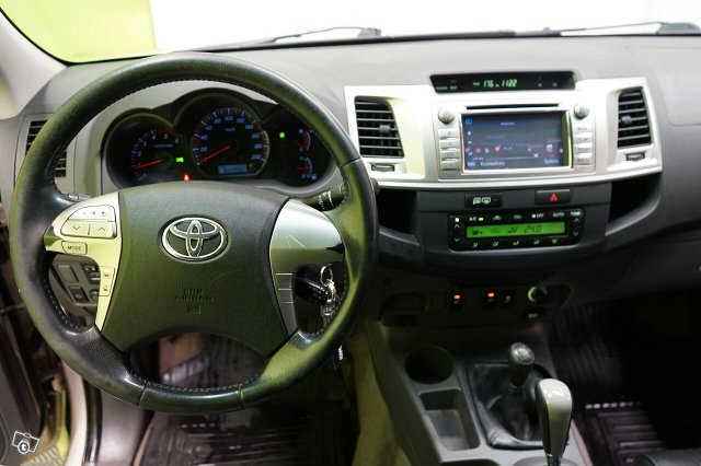 Toyota Hilux 8